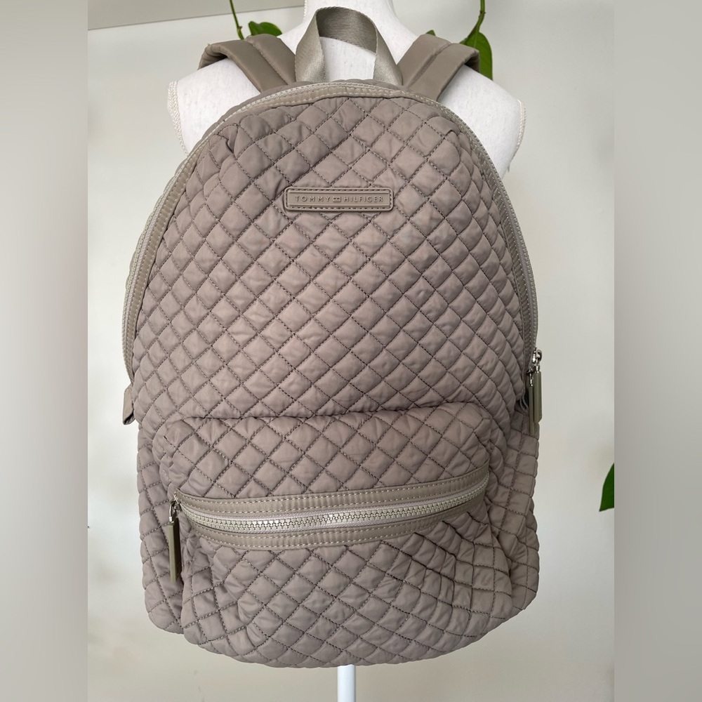 Tommy Hilfiger Quilted Puffer Backpack Arianna Medium Dome - Picture 2 of 11